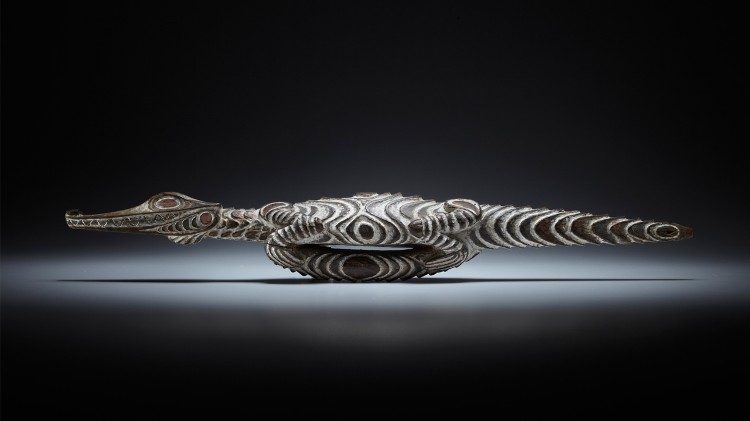 Alcune immagini del volume "Etica e pratica della conservazione. Manuale per la conservazione dei beni etnografici e polimaterici" (edizioni Musei Vaticani)