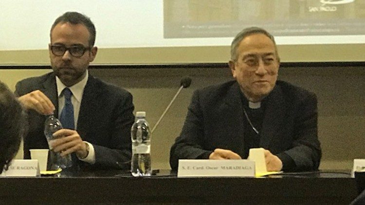 Autor del libro Fabio Marchese  y el Cardenal Rodríguez Maradiaga