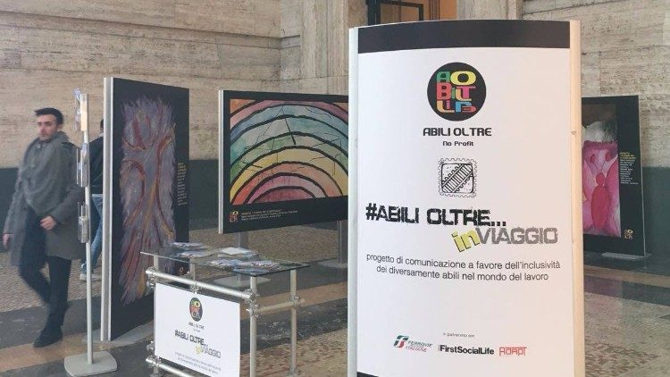 l'esposizione nella stazione Centrale di Milano