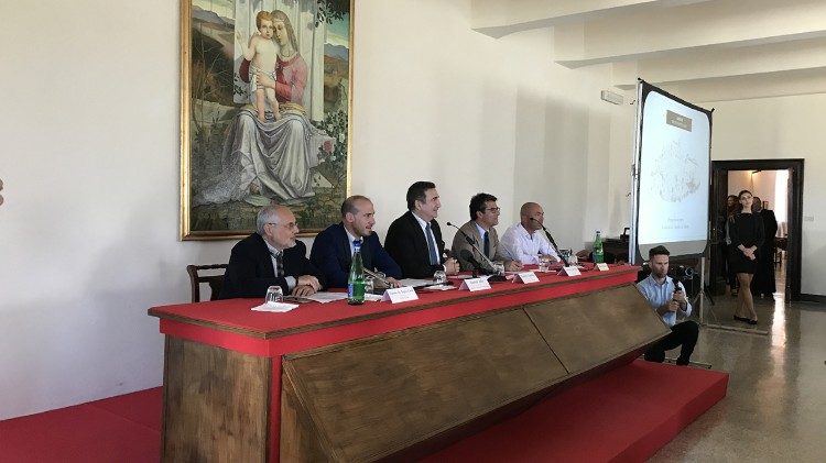 un momento della conferenza stampa 