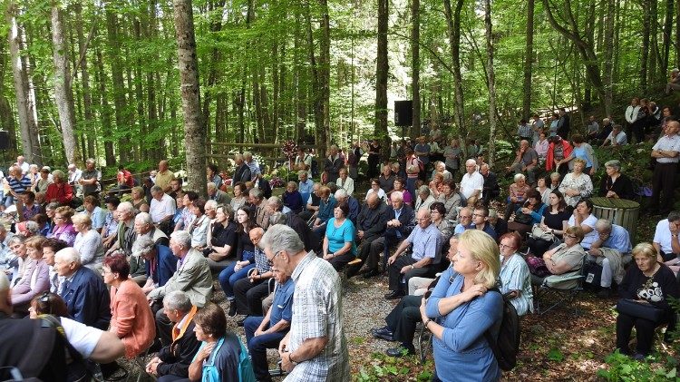 Bei einem Gedenken im Gottscheer Hornwald (Kocevski Rog)