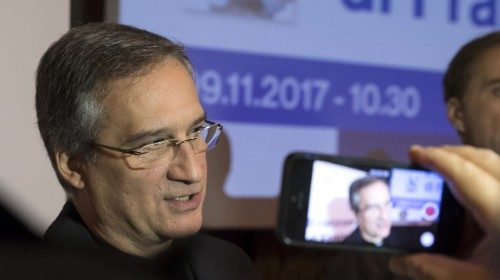 Vatikan: Medienchef tritt zurück