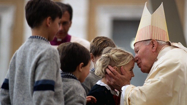 João Paulo II e as criranças