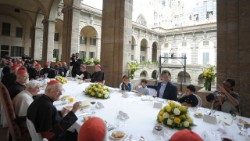 Arcivescovado Pranzo con le Famiglie 7352-7982 03-06-2012 5aem.jpg