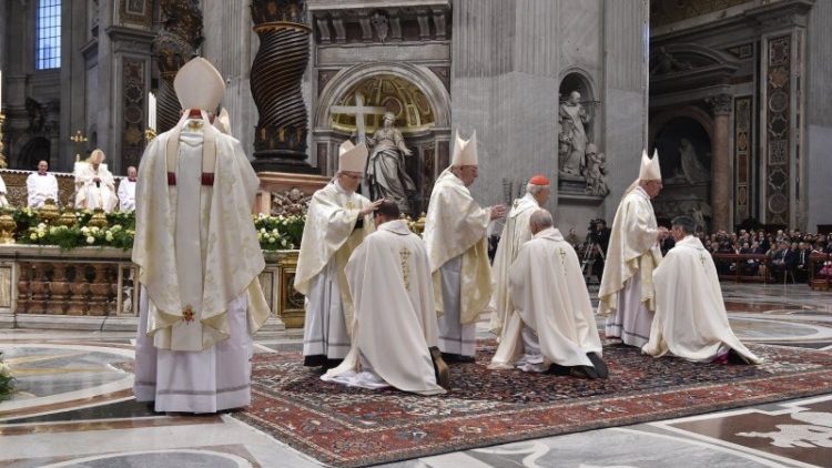 Ordenações episcopais na Basílica de São Pedro