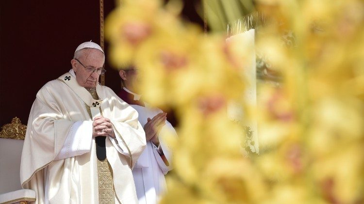 Franziskus bei der Messe am Sonntag auf dem Petersplatz