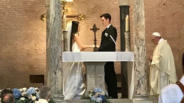 Muujiza wa harusi ya Kana ni mwendelezo wa ufunuo wa utukufu wa Kristo Yesu, utakaofikia kilele chake pale Msalabani!