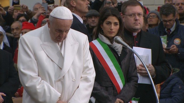 Papst  Franziskus und die römische Bürgermeisterin Virginia Raggi