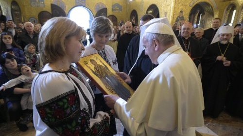 Mons. Gugerotti: drammatica l'emigrazione in Ucraina. Occore una maggiore solidità del Paese