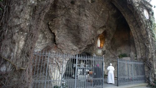 Comment prier le Rosaire samedi avec le Pape François