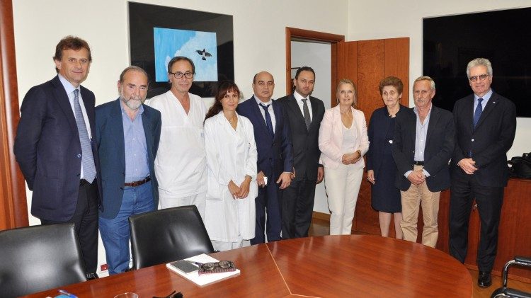 Удзельнікі дабрачыннага праекту шпіталя "Bambino Gesu"