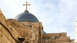 basilica-of-the-holy-sepulchre-2070814_1920aem.jpg