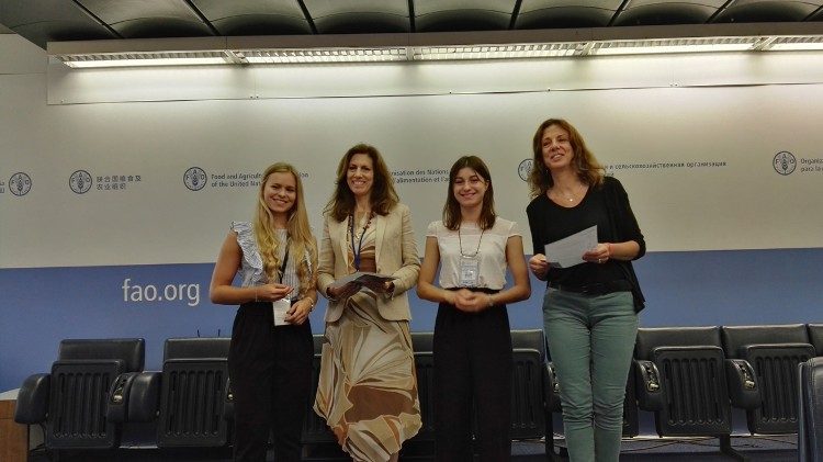 20180622 Gen3 alla Fao 9 consegna Carta di Impegno alla FaoAEM.jpg