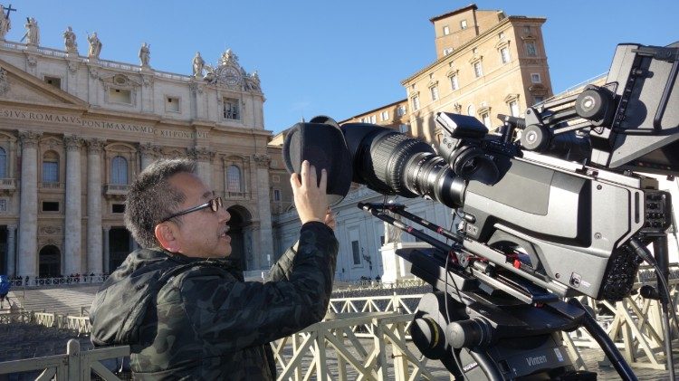 preparazione messa Natale 2.jpg