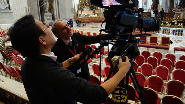 preparazione messa Natale 6.jpg