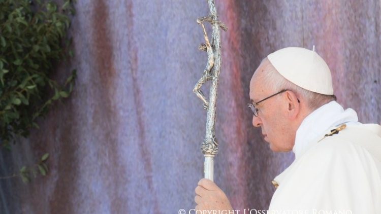 Papa Francesco durante una celebrazione 