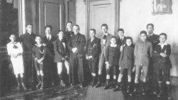 SES_1246574aem s.jpg