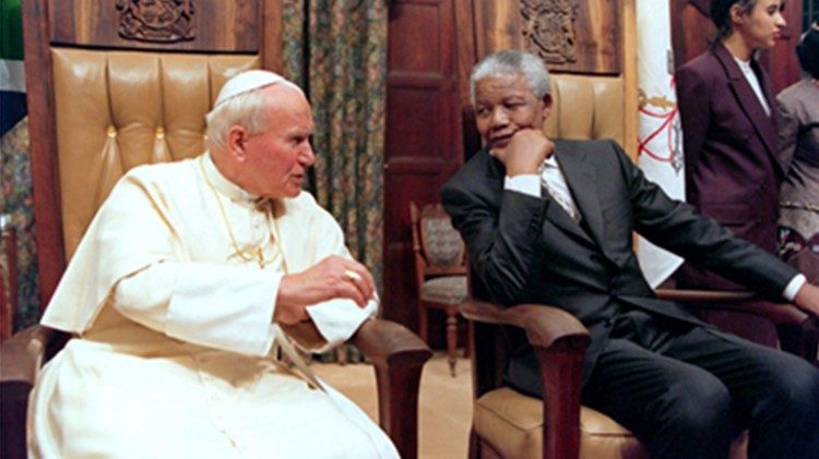 Le Pape Jean-Paul II et Nelson Mandela.