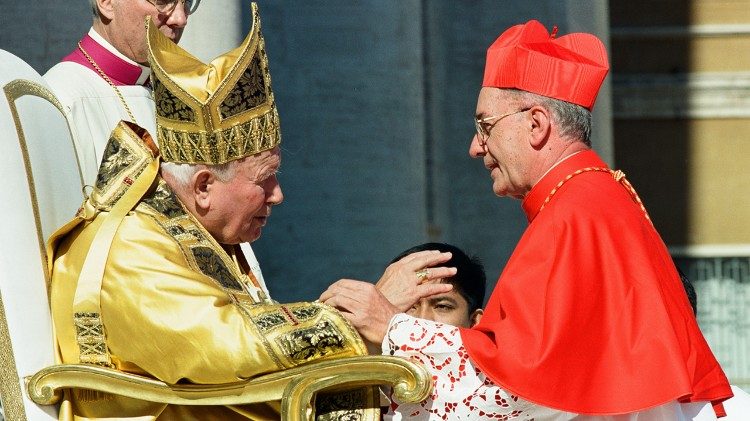 01054_CONCISTORO2001 ok.jpg