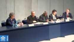 Conferenza stampa giovedi 2aem.jpg