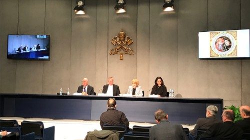 Fondazione Centesimus Annus: mons. Martin, poveri pagano per corruzione
