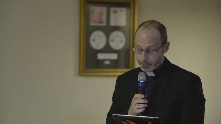 Fra Giulio Cesareo, responsabile editoriale della Lev