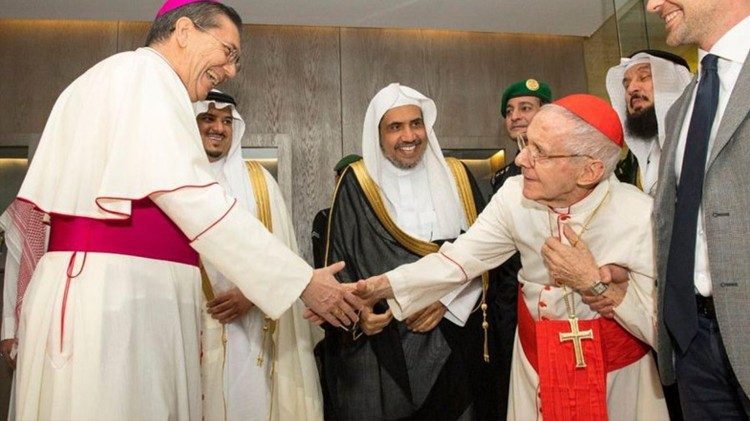 Cardenal Jean Louis Tauran, en su visita diplomática en Arabia Saudí.