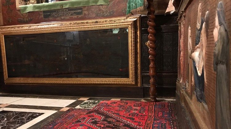 Tavola dove furono scritte le Rivelazioni di Santa Brigida, Piazza Farnese a Roma