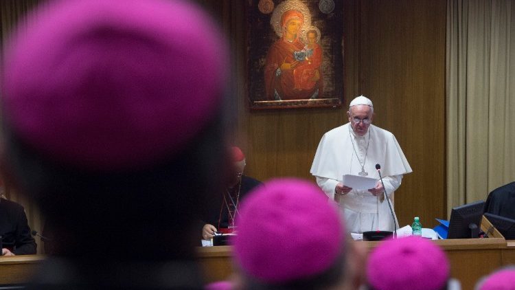 Il Papa al Sinodo dei vescovi del 2015