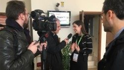 Alina Oehler wird interviewtAEM.jpg