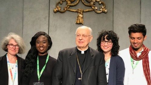 Card. Baldisseri: i giovani dentro la Chiesa, come lievito nella pasta