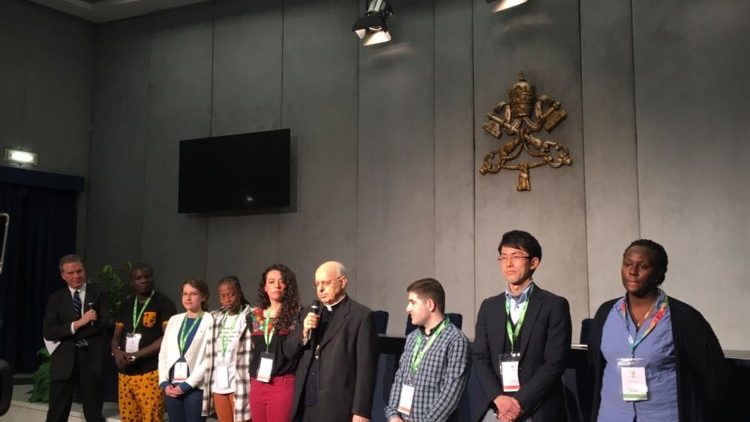 Alcuni giovani presenti al pre-Sinodo