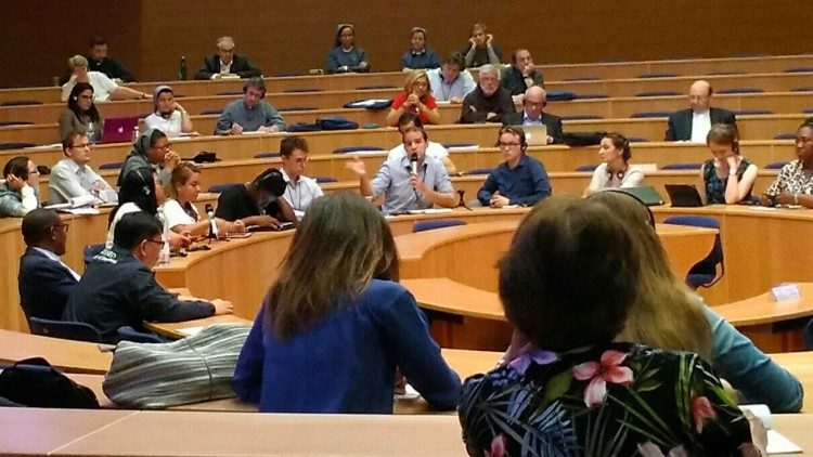 Bp de Raemy przed synodem: mogą być niespodzianki