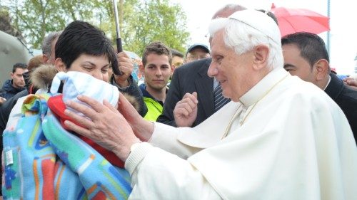 Compleanno di Benedetto XVI: gli auguri dei fedeli