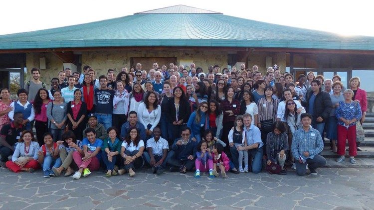 Alcuni 'cittadini' di Loppiano davanti al Santuario Maria Theotokos