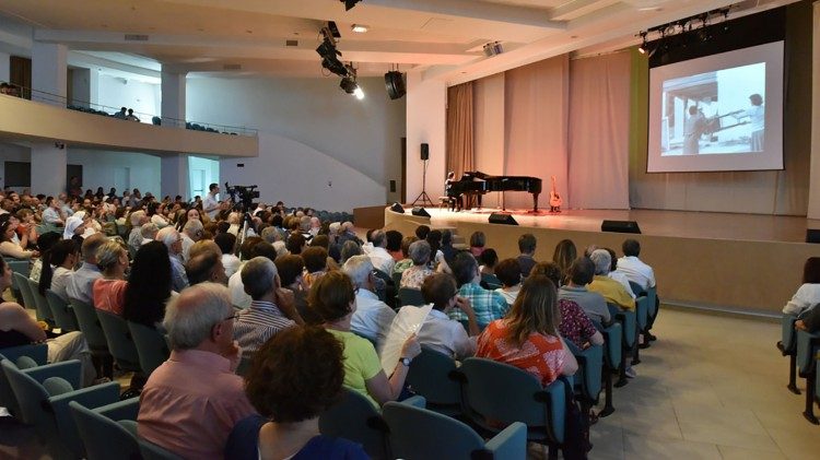 35298996452_883e623d23_b ok.jpg