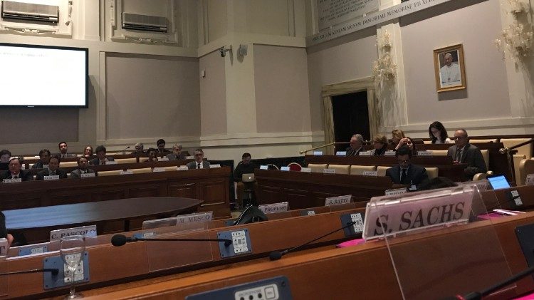 Casina Pio IV Conferenza felicita’ (2).JPG