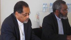 D. ILDO FORTES E D. FRANCISCO CHIMOIO NO ENCONTRO DOS BISPOS LUSOFONOS EM CABO VERDE ok.jpg