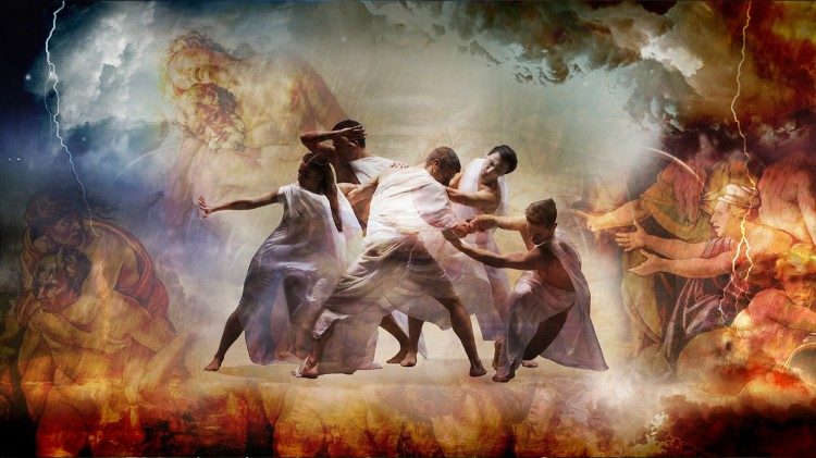 Сцена из мультимедийного шоу "Страшный суд"