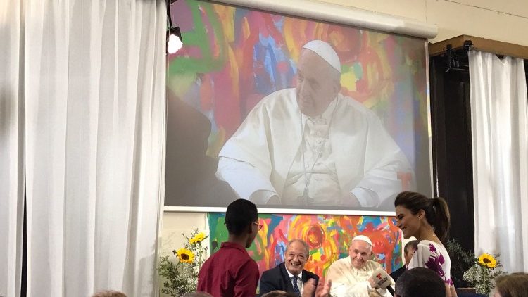 Franziskus am Freitagabend bei einer Live-Schaltung