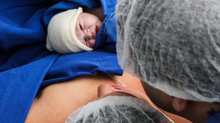 recién nacido Papa Francisco jornada vida dignidad