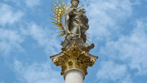 Comastri, gocce di sapienza per “Un mese con Maria”