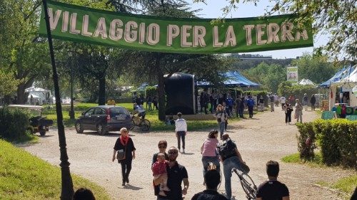 Villaggio per la Terra: curare l'ambiente e superare i conflitti