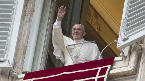 Papa all'Angelus: 23 febbraio, Giornata di preghiera e digiuno per la pace