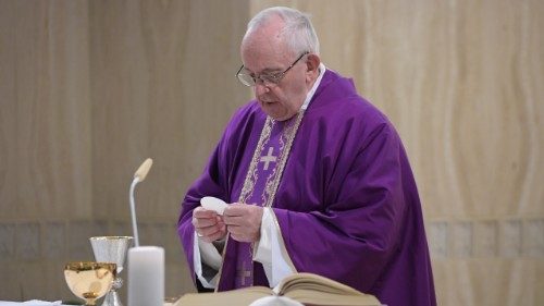 Francesco a Casa Santa Marta: il vero cristiano va sempre avanti - VIDEO