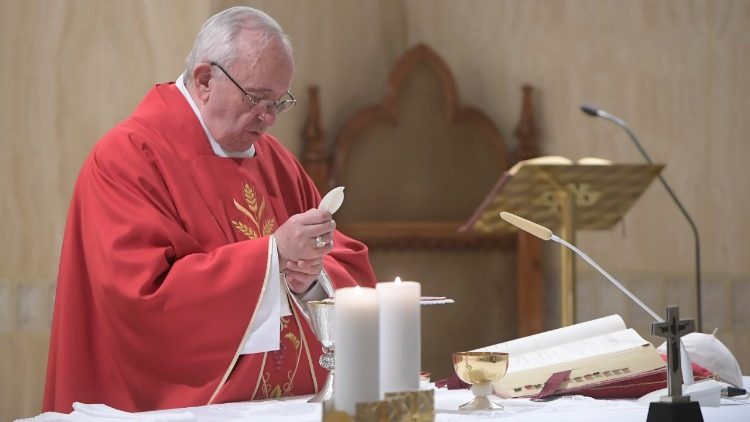 “A Eucaristia não é um prêmio para os bons, mas remédio para os fracos”