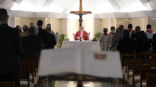 Papa Francesco: testimoniate la fede con amore e tenerezza