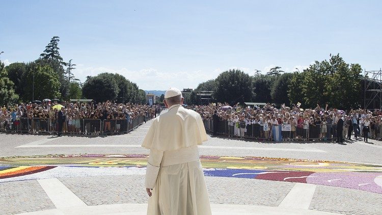 Papa Francisco diante da Basílica Santa Maria dos Anjos, em Assis