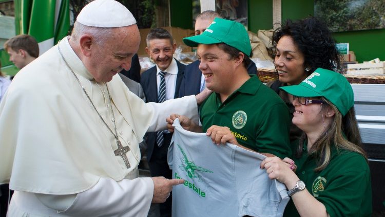 Papa em 10/06/2015 no encontro com uma delegação florestal italiana