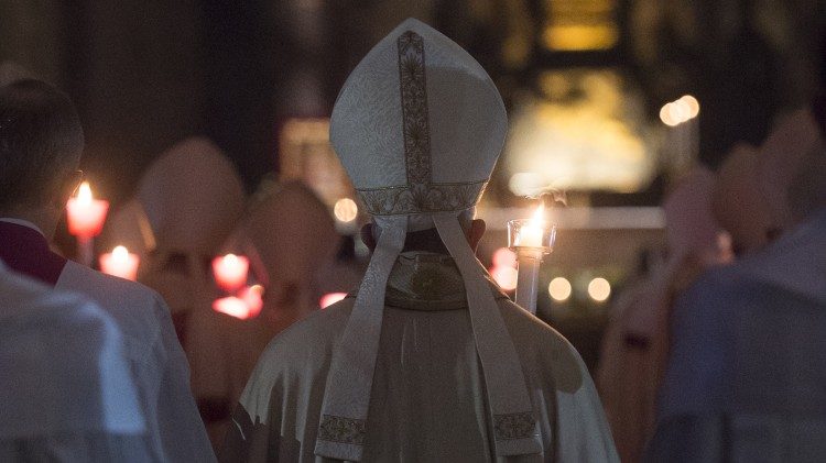 Francesco nei riti di introduzione